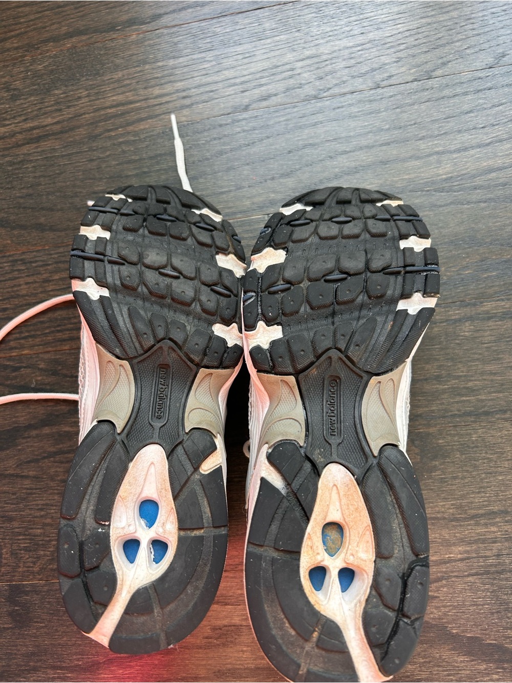 New Balance 530 Gender Inclusive Sneakers with Navy Heel Detailing - Picture 4 of 5